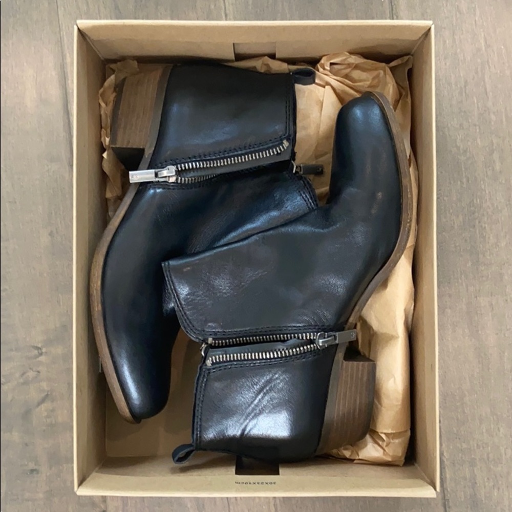 Lucky brand black leather ankle booties